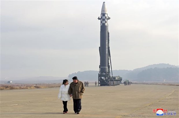 Ông Kim Jong-un lần thứ hai xuất hiện trước công chúng cùng con gái