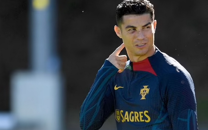 C.Ronaldo trở lại tập luyện với bên mắt tím bầm!