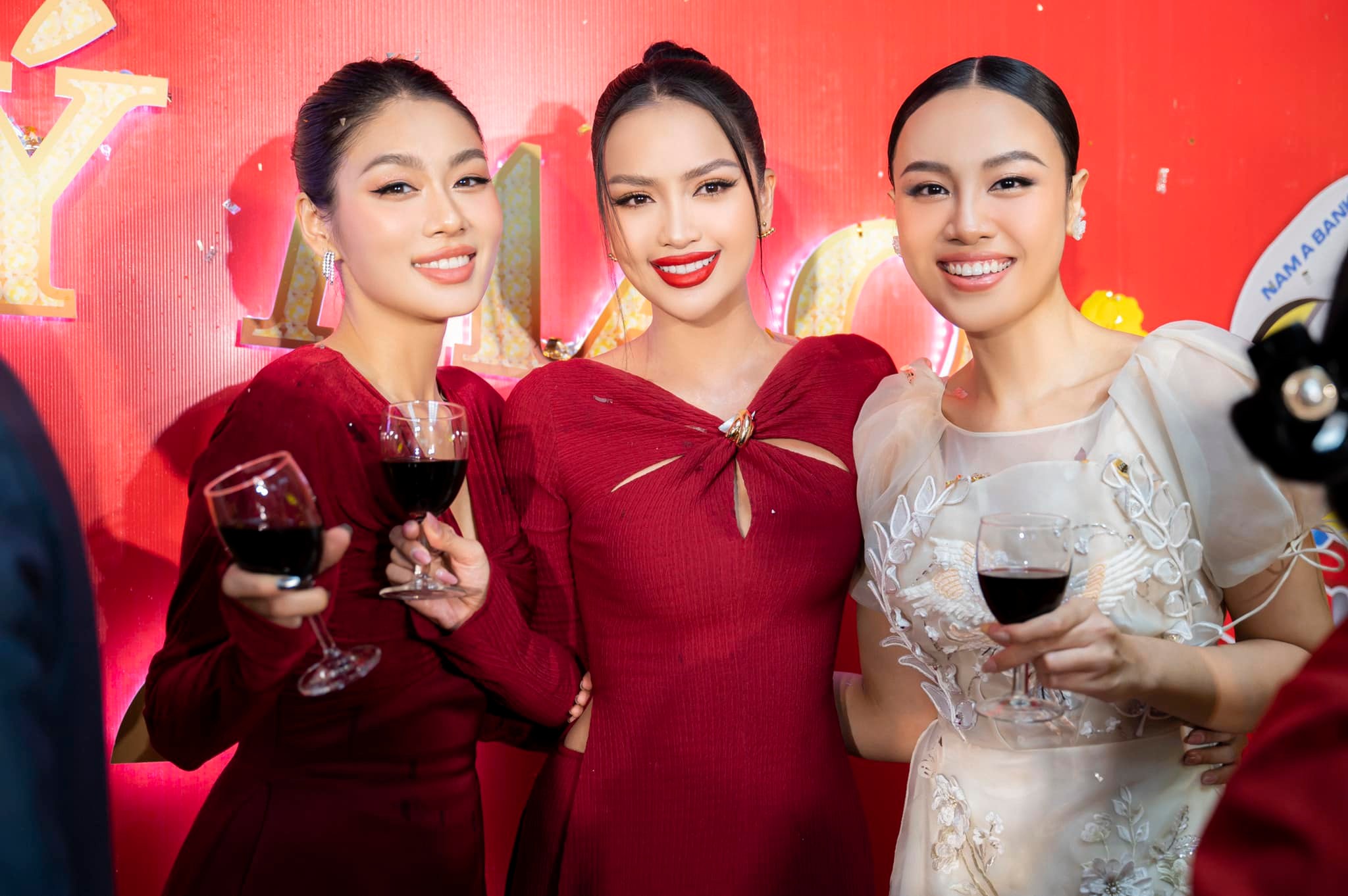 Top 3 Miss Universe Vietnam 2022 khoe sắc tại sự kiện đầu năm
