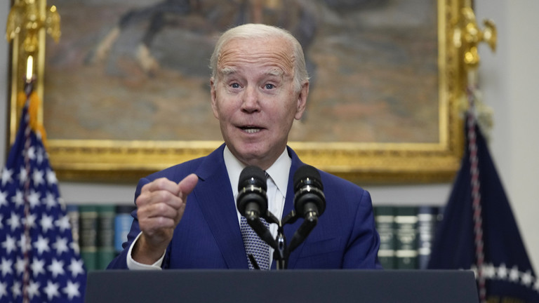Tổng thống Biden bất ngờ tuyên bố “không còn nhiều thời gian” để giúp Ukraine