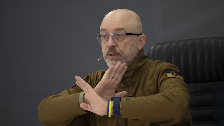 Ukraine bất ngờ thay Bộ trưởng Quốc phòng