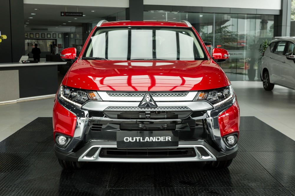 Bảng giá xe Mitsubishi tháng 2: Mitsubishi Outlander nhận ưu đãi gần 70 triệu đồng