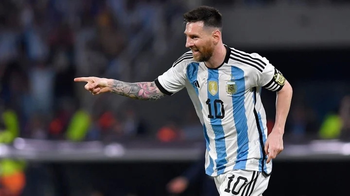 Messi lập hattrick trong chiến thắng 7-0 của Argentina