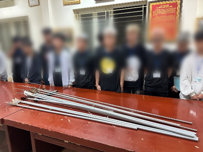 Hà Nội: Bắt nhóm thanh niên mang hung khí đi giải quyết mâu thuẫn