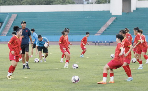 Đội U20 nữ Việt Nam bắt đầu tập luyện tại SVĐ Việt Trì