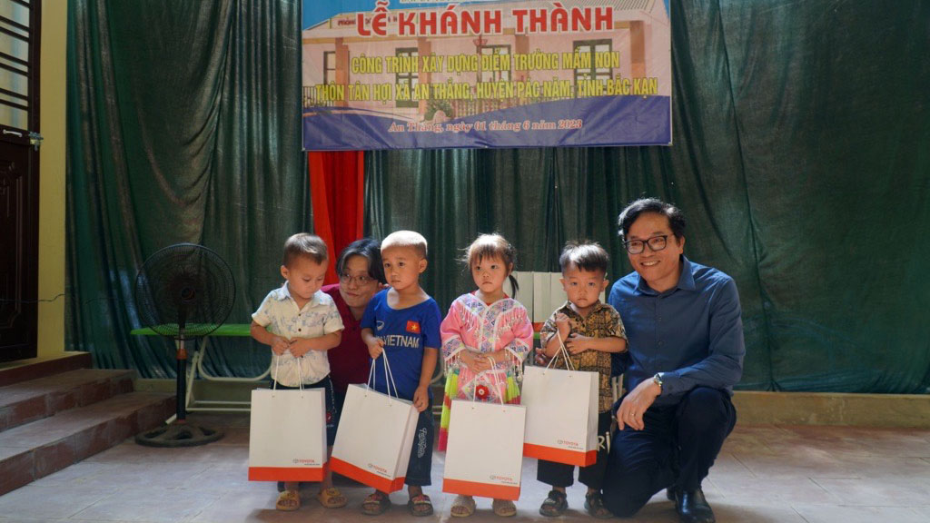 Quỹ Toyota Việt Nam bàn giao điểm trường cho học sinh Bắc Kạn