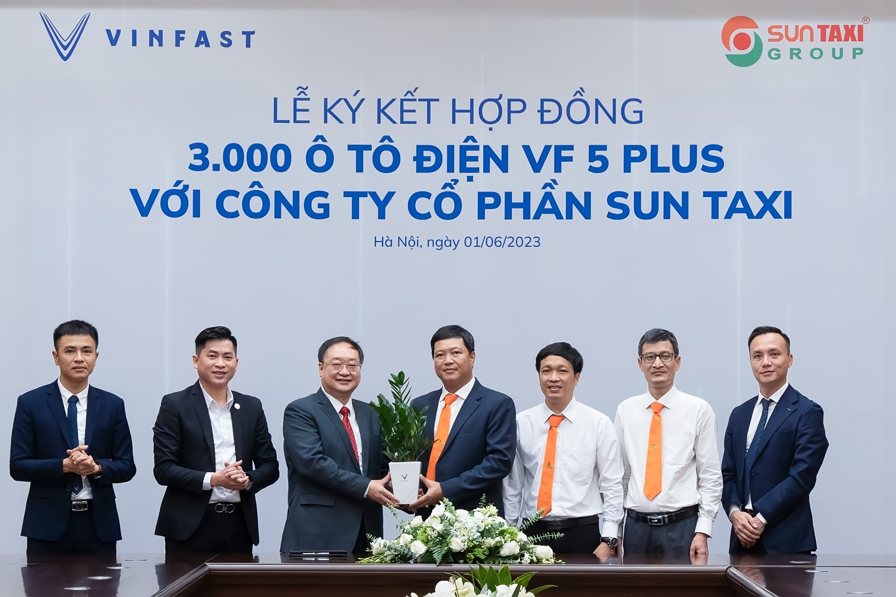 Xe Xanh: VinFast bán 3.000 chiếc VinFast VF5 Plus cho Sun taxi