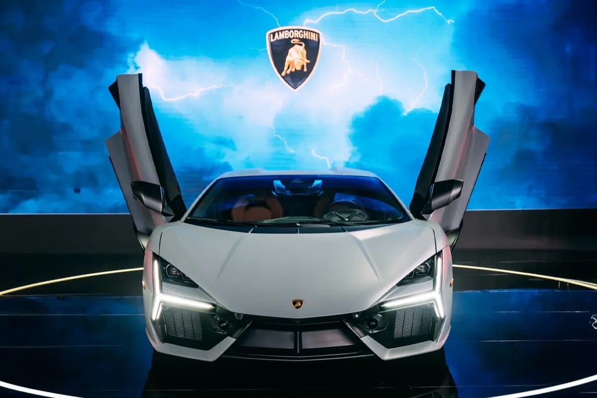 Siêu xe Hybrid Lamborghini Revuelto ra mắt Việt Nam