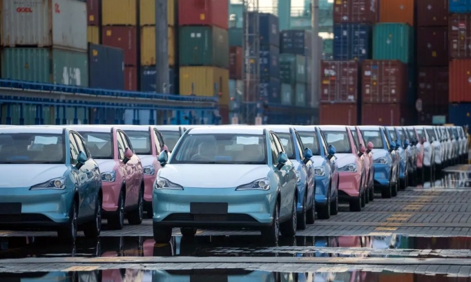 Xe Xanh: Cung vượt xa Cầu - Ô tô Trung Quốc tắc nghẽn tại cảng châu Âu