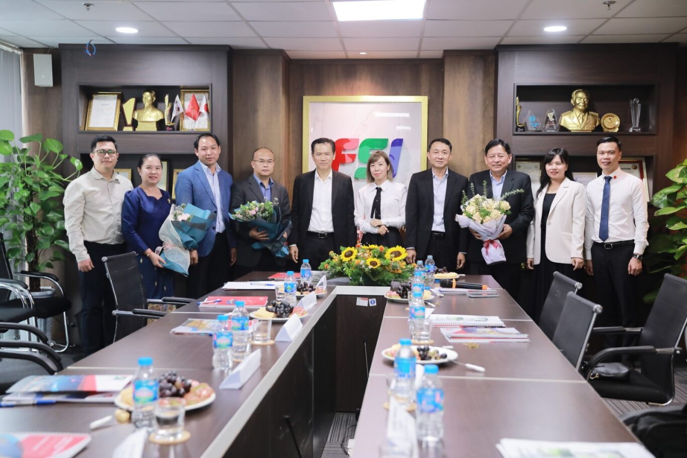 FSI đề xuất giải pháp công nghệ số góp phần tăng cường hợp tác thương mại Việt Nam - Lào