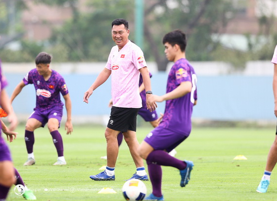 HLV Hứa Hiền Vinh sẽ dẫn dắt đội tuyển U19 Việt Nam