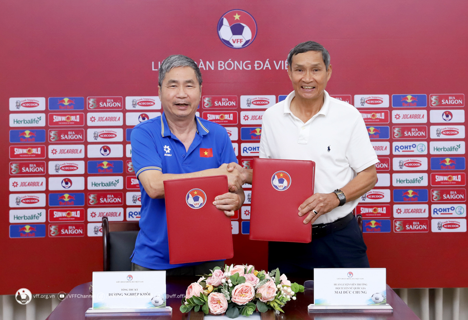 HLV Mai Đức Chung bất ngờ trở lại dẫn dắt tuyển bóng đá nữ Việt Nam!