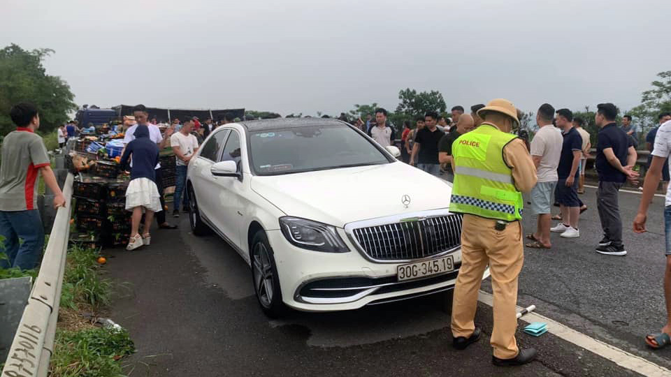 Ảnh TNGT: Tai nạn liên hoàn với 6 xe trên cao tốc Nội Bài – Lào Cai