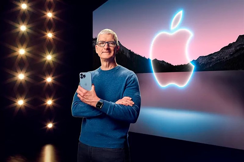Thu nhập CEO Apple Tim Cook giảm gần 40%